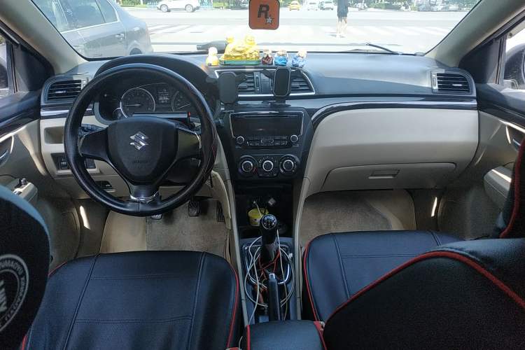 Used Suzuki Alivio 2015 1.6L Manual Comfort Model Center Console