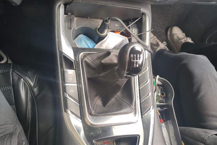 Used Zotye T500 2018 1.5T Manual Luxury Model Gear Lever