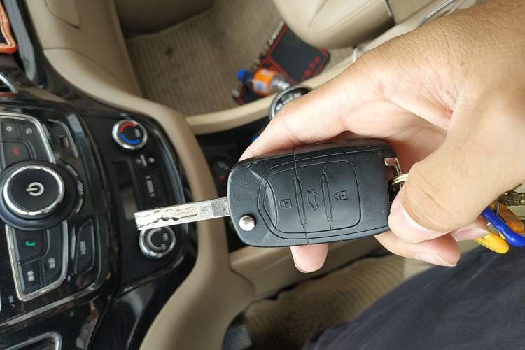 Used Baojun 730 2015 1.8L Manual Luxury Navigation ESP Version 7-seater
