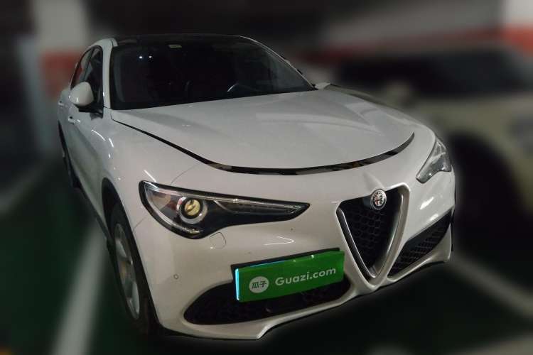 Used Alfa Romeo Stelvio 2017 2.0T 200HP Elite Edition Front Right 45 Deg