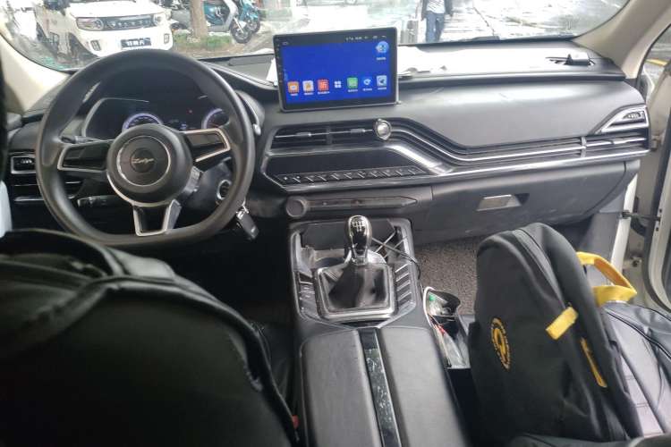 Used Zotye T500 2018 1.5T Manual Luxury Model Center Console