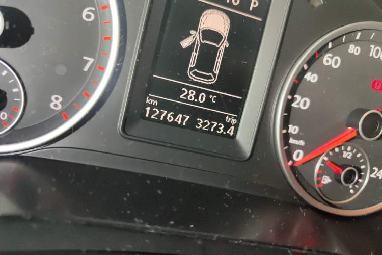 Used Volkswagen Tiguan 2009 2.0 TSI Comfort Edition Odometer Close Up