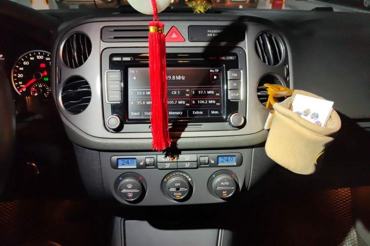 Used Volkswagen Tiguan 2009 2.0 TSI Comfort Edition Audio And AC Panel