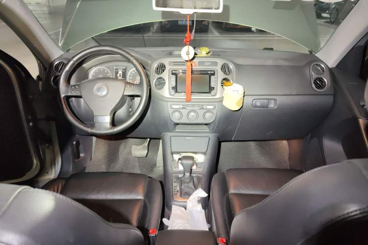 Used Volkswagen Tiguan 2009 2.0 TSI Comfort Edition Center Console