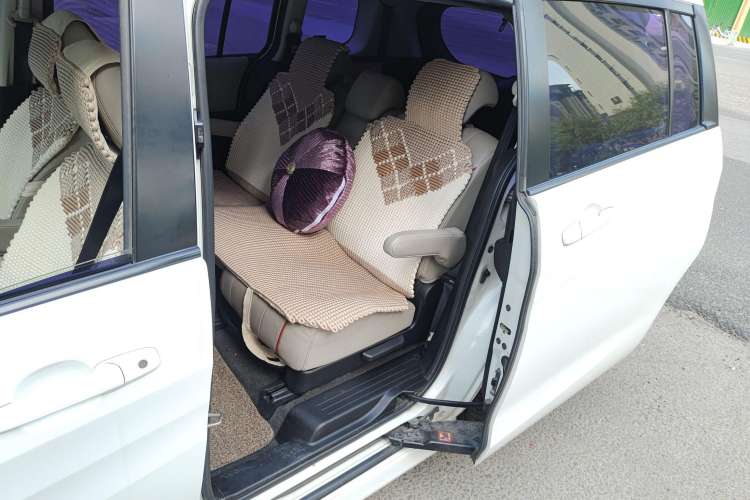 Used Mazda Mazda 5 2011 2.0L Automatic Luxury Edition
