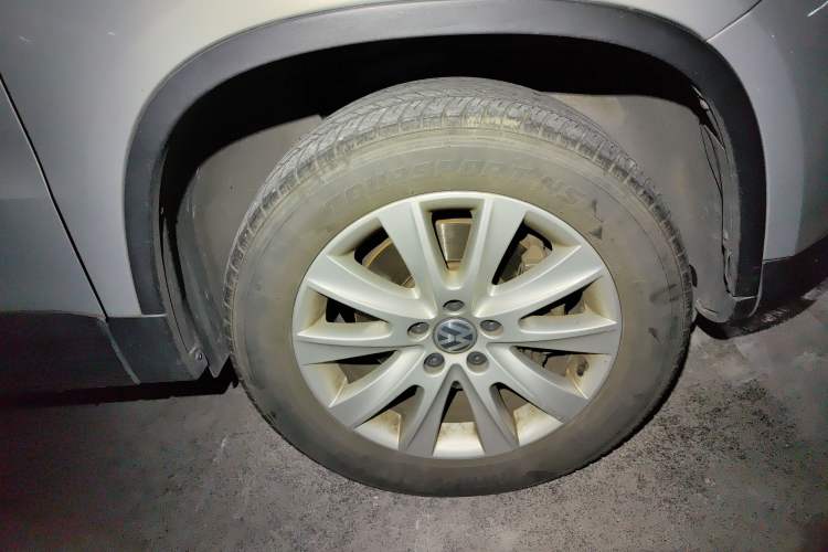 Used Volkswagen Tiguan 2009 2.0 TSI Comfort Edition Right Front Wheel Hub