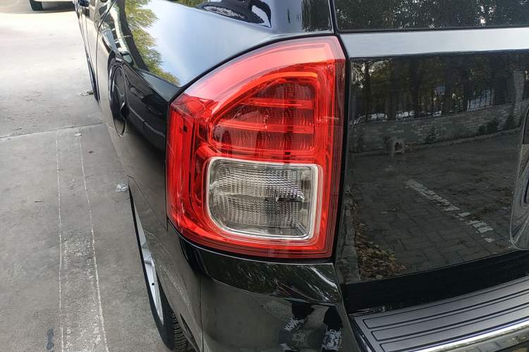 Used Jeep Compass 2013 2.4L four-wheel drive luxury version
