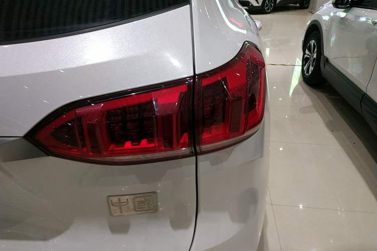 Used Wey VV6 2021 2.0T Two-Wheel Drive Smart Protection+