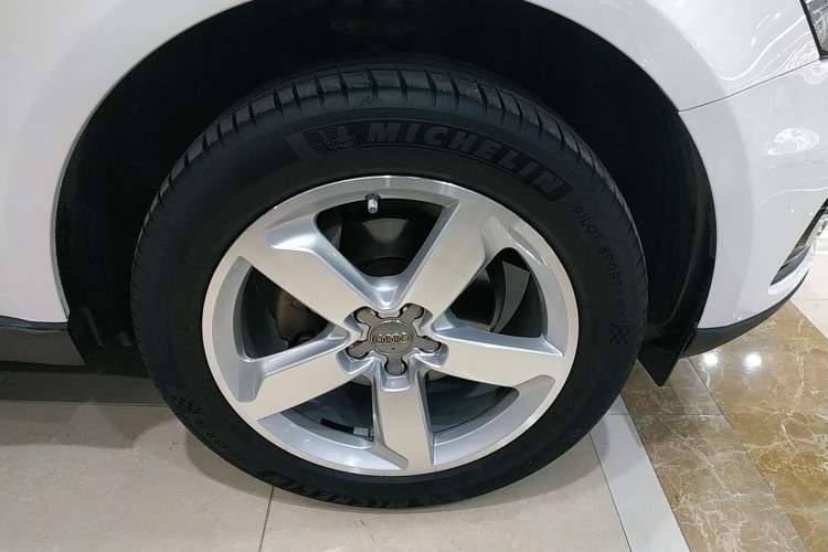 Used Audi Q5 2015 40 TFSI Comfort Model
