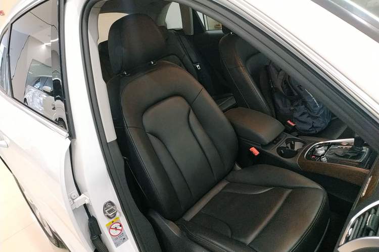 Used Audi Q5 2015 40 TFSI Comfort Model
