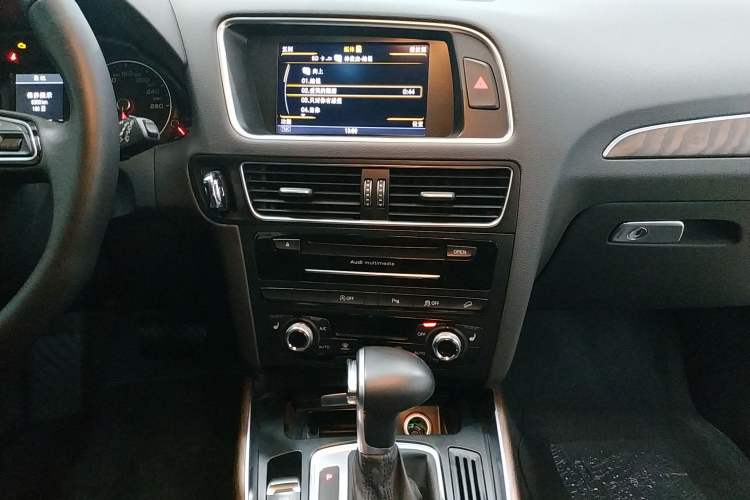 Used Audi Q5 2015 40 TFSI Comfort Model
