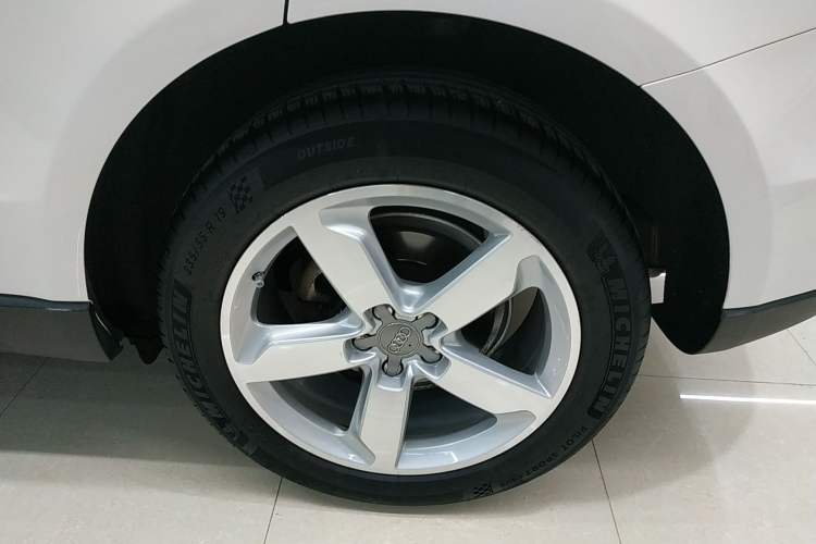 Used Audi Q5 2015 40 TFSI Comfort Model
