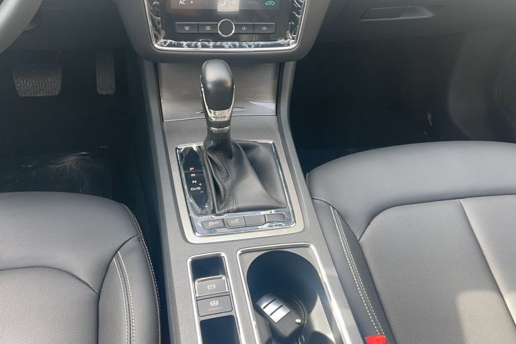 Used Roewe i6 2020 PLUS 1.6L CVT 4G Connected Glory Flagship Edition