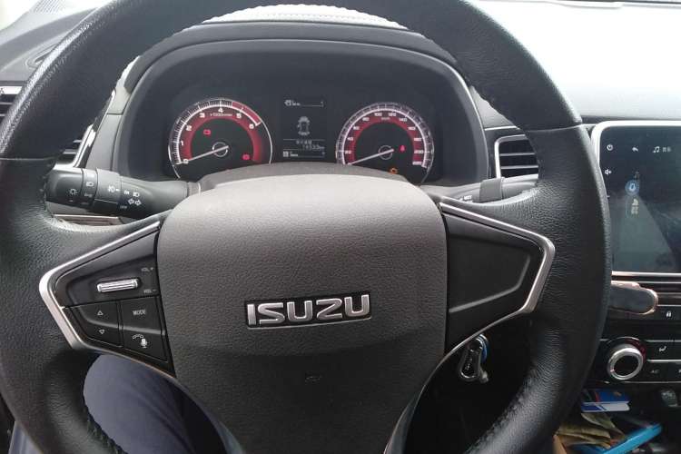 Used Isuzu D-MAX 2020 2.5T 4WD Manual Navigation Version China VI Standard Extended Length JE4D25Q6A
