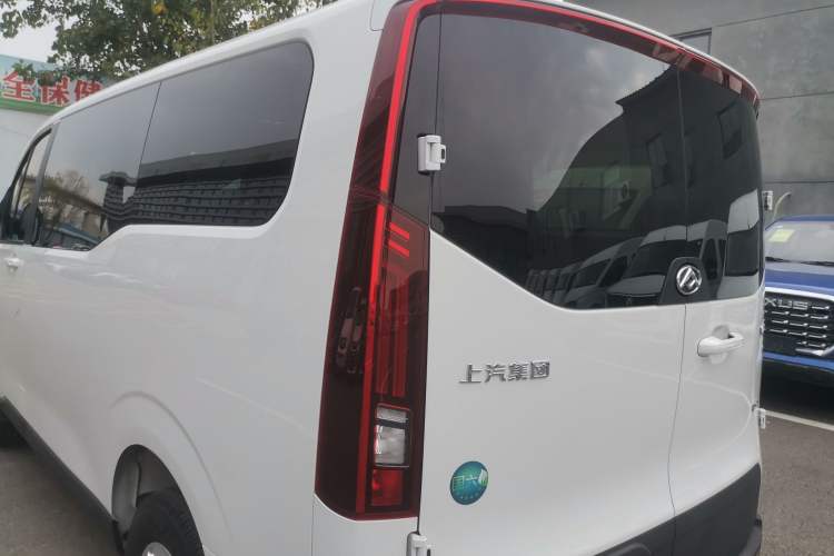 Used SAIC MAXUS V70 Xintu 2023 2.0T Diesel Manual Elite Edition 5/6 Seats 93 kW