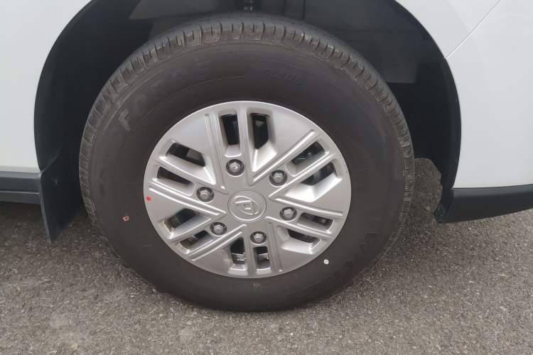 Used SAIC MAXUS V70 Xintu 2023 2.0T Diesel Manual Elite Edition 5/6 Seats 93 kW