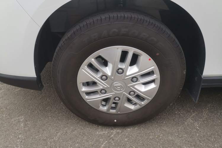 Used SAIC MAXUS V70 Xintu 2023 2.0T Diesel Manual Elite Edition 5/6 Seats 93 kW