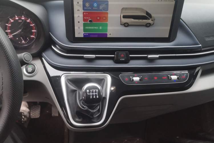 Used SAIC MAXUS V70 Xintu 2023 2.0T Diesel Manual Elite Edition 5/6 Seats 93 kW