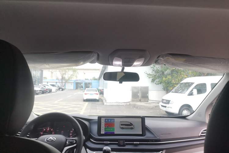 Used SAIC MAXUS V70 Xintu 2023 2.0T Diesel Manual Elite Edition 5/6 Seats 93 kW