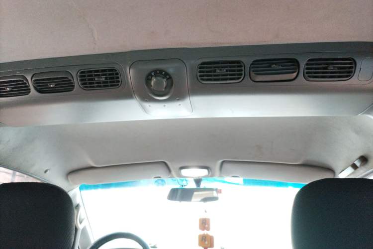 Used JAC Refine 2011 2.0L Shuttle Gasoline Comfort Edition HFC4GA3
