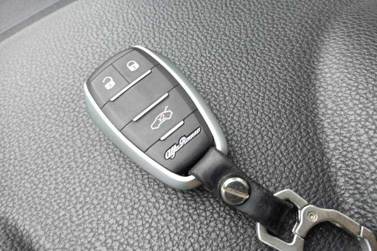 Used Alfa Romeo Stelvio 2017 2.0T 200HP Luxury Edition