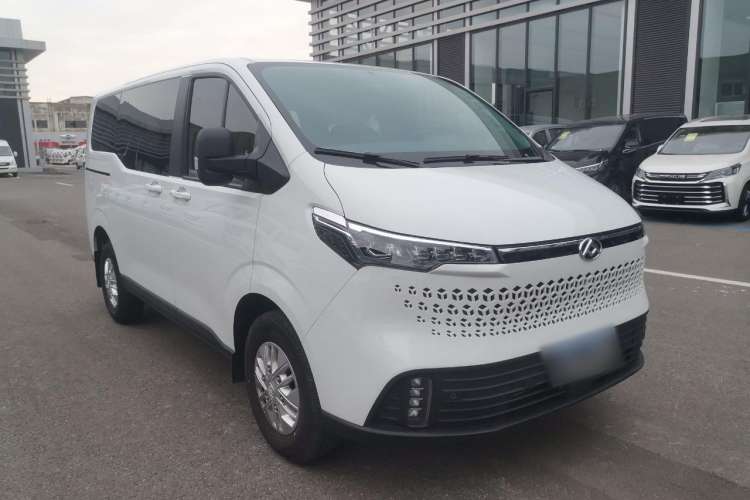 Used SAIC MAXUS V70 Xintu 2023 2.0T Diesel Manual Elite Edition 5/6 Seats 93 kW