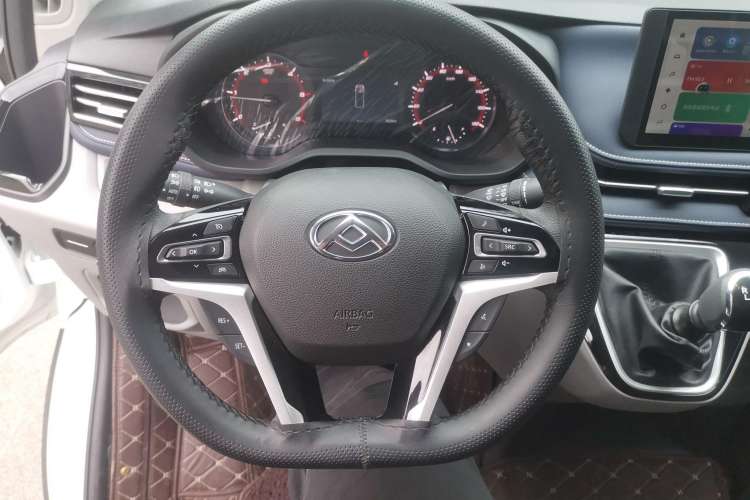 Used SAIC MAXUS V70 Xintu 2023 2.0T Diesel Manual Elite Edition 5/6 Seats 93 kW