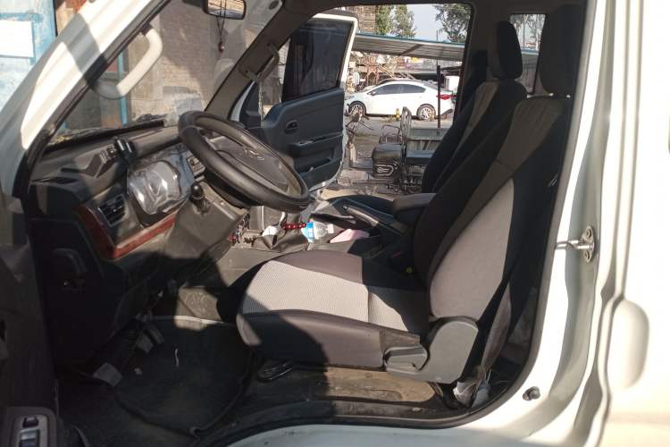 Used Kuayue Kuayue Zhe D5 2021 1.6L Standard Edition Single-Row Cargo Bed with Double Rear Wheels 3750mm Cargo Box DAM16KL