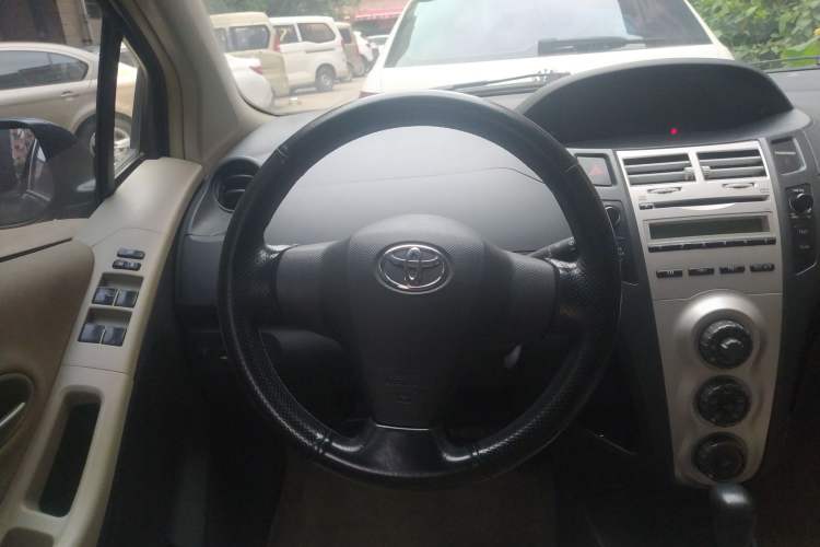 Used Toyota Yaris 2009 1.6E Automatic Comfort Edition Steering Wheel