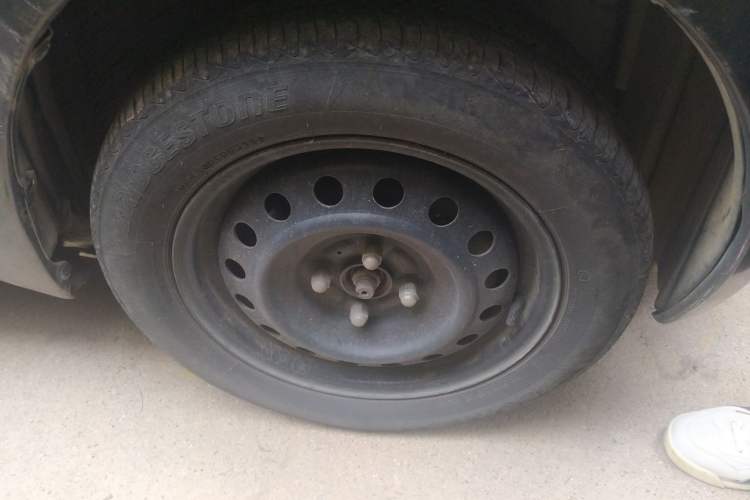 Used Toyota Yaris 2009 1.6E Automatic Comfort Edition Right Front Wheel Hub