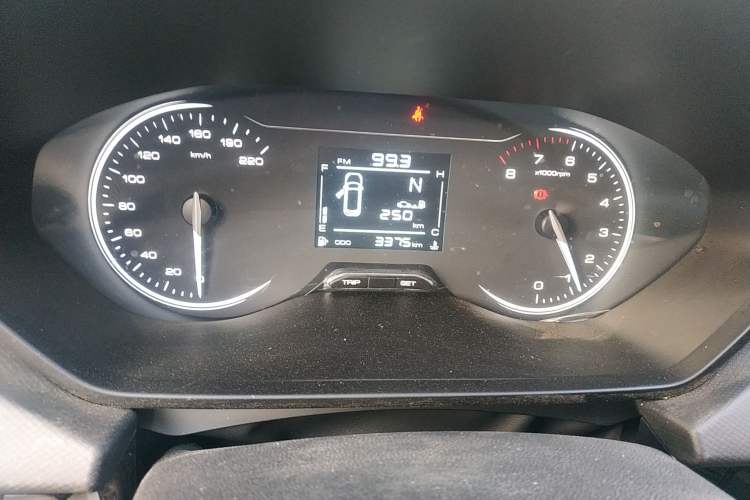 Used Wuling Alvez 2022 1.5L Manual Free-Style Model