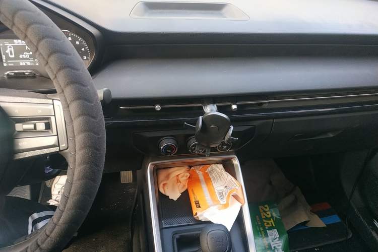 Used Wuling Alvez 2022 1.5L Manual Free-Style Model