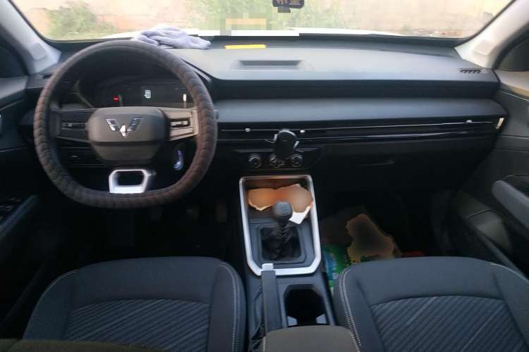 Used Wuling Alvez 2022 1.5L Manual Free-Style Model