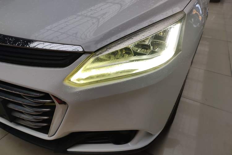 Used Luxgen U6 SUV 2017 Revised 1.8T ZhiZun Version
