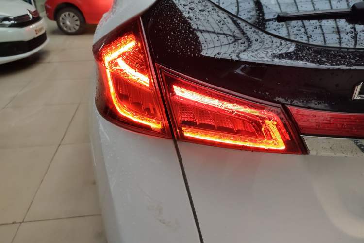 Used Luxgen U6 SUV 2017 Revised 1.8T ZhiZun Version
