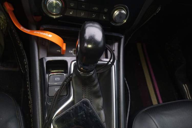 Used Roewe RX3 2018 1.6L CVT Flagship Edition Gear Lever