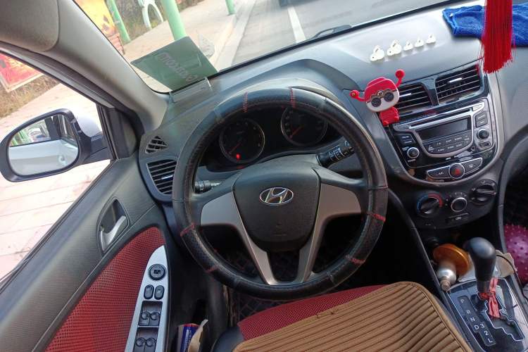 Used Hyundai Verna Ray 2016 1.4L Automatic Leading-Edge GLX

