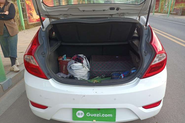 Used Hyundai Verna Ray 2016 1.4L Automatic Leading-Edge GLX
