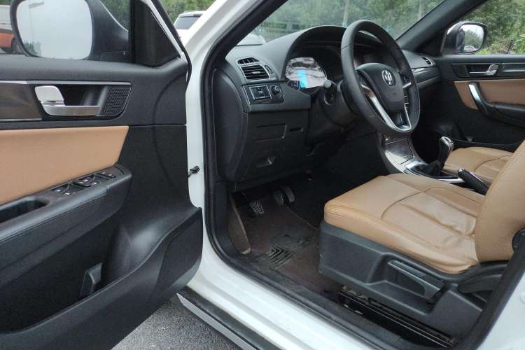 Used Brilliance V5 2014 1.5T Manual Two-Wheel Drive Luxury Model