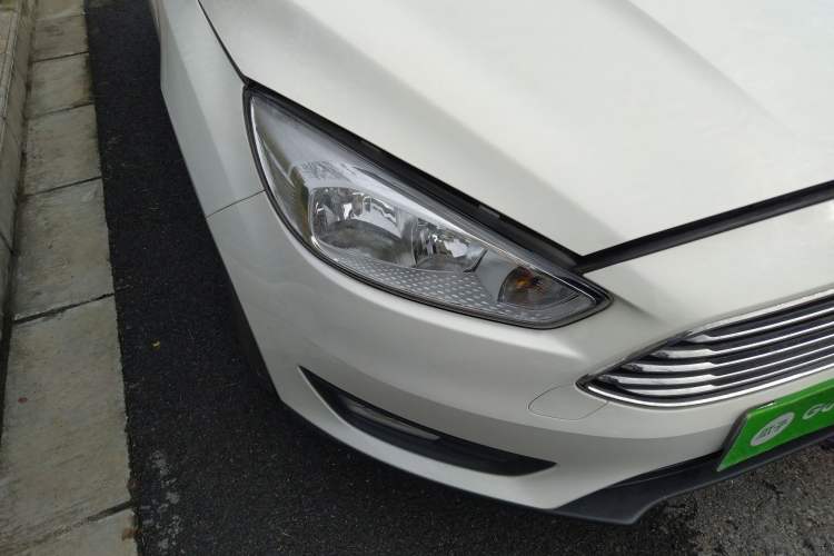 Used Ford Focus 2015 Sedan 1.6L Automatic Comfort Model
