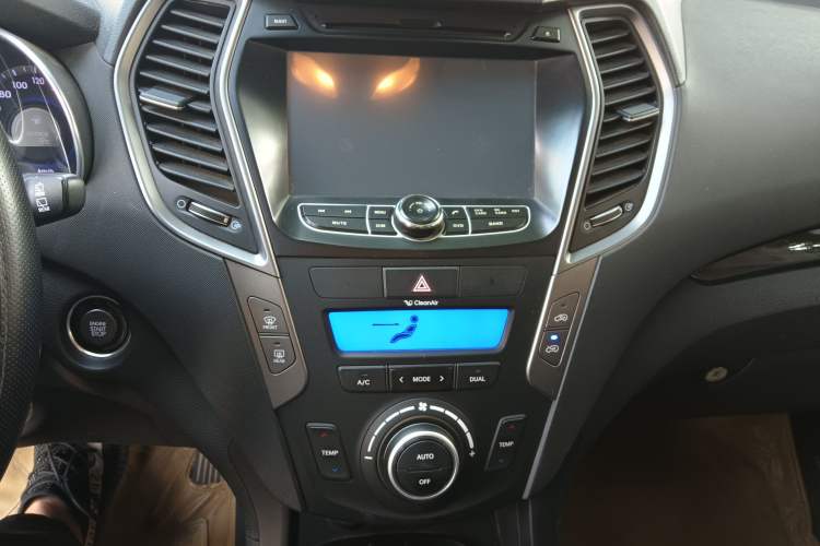 Used Hyundai Santa Fe 2013 2.4L Automatic Two-Wheel Drive Smart Version