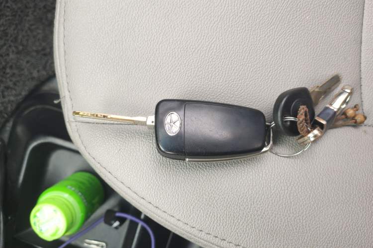 Used JAC Refine 2015 2.0L Shuttle Gasoline Long-Wheelbase Comfort Version HFC4GA3-3D
