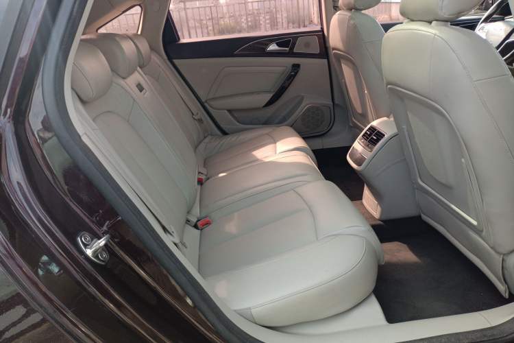 Used Zotye Z700 2016 1.8T DCT Elegant Version Right Rear Seat