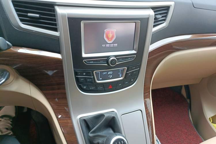 Used Jinbei Grace 2018 2.4L Manual Standard Version Long Wheelbase 10-Seater – 2TZS
