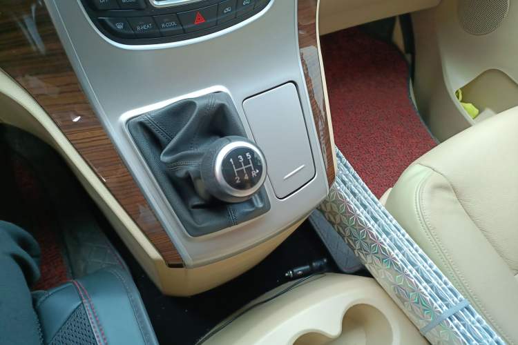 Used Jinbei Grace 2018 2.4L Manual Standard Version Long Wheelbase 10-Seater – 2TZS
