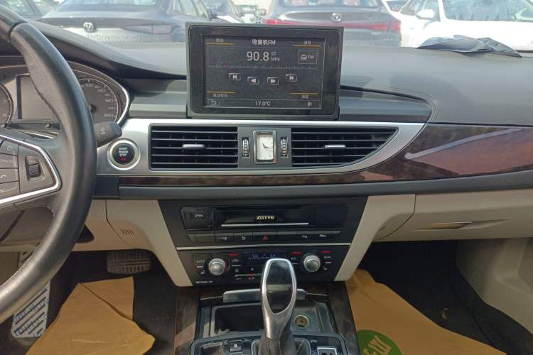 Used Zotye Z700 2016 1.8T DCT Elegant Version Audio And AC Panel