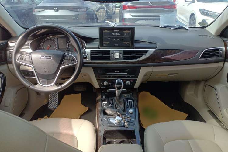 Used Zotye Z700 2016 1.8T DCT Elegant Version Center Console