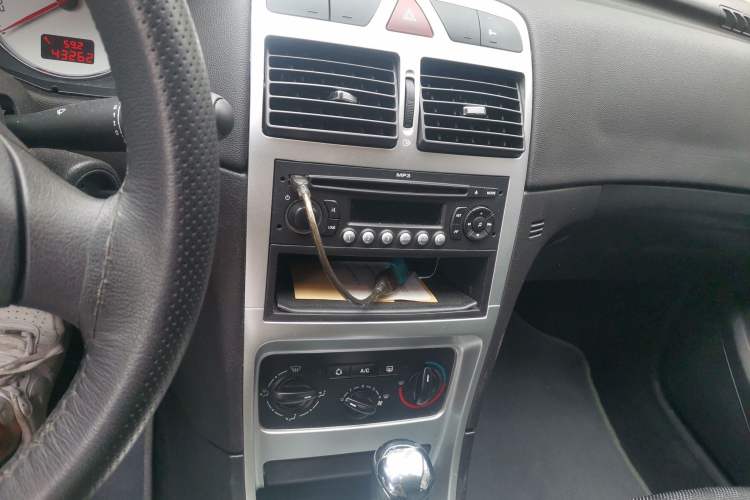 Used Peugeot 307 2010 Hatchback 1.6L Automatic Comfort Edition