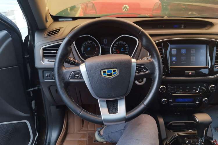 Used Geely Auto GX7 2015 Sports Edition 2.0L Automatic Luxury Upgrade Version China V Standard
