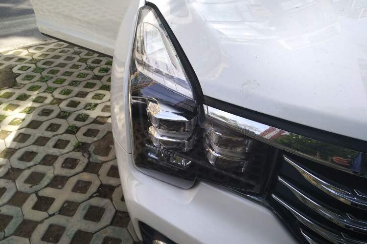 Used GAC Trumpchi GS7 2017 320T Two-Wheel-Drive Luxury Smart Connectivity Model
